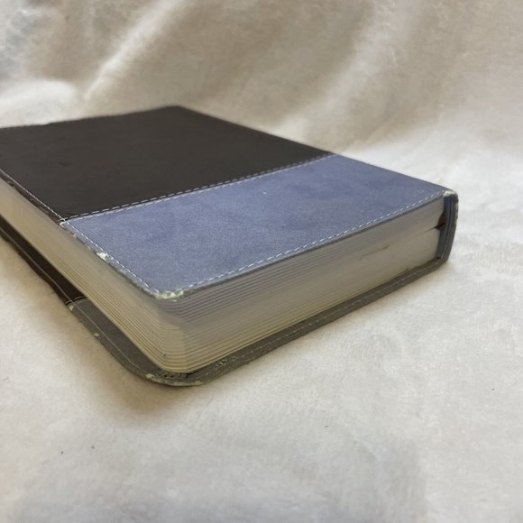 Holy Bible Zondervan NIV Gift Bible PURPLE Brown Italian Duo-Tone - Picture 4 of 8